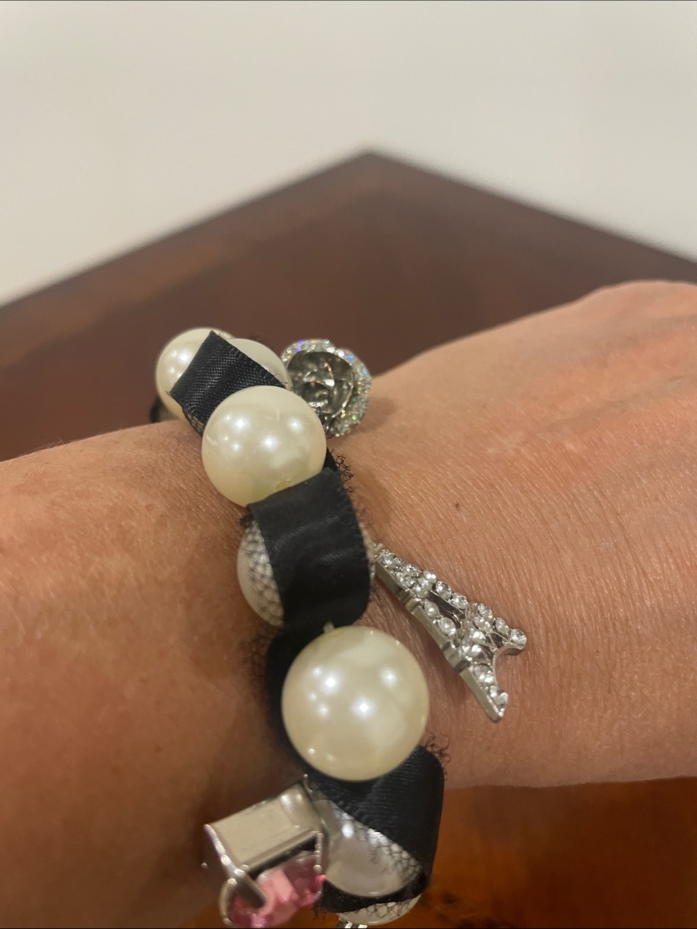 Feminine Pearl and Ribbon Charm Bracelet - Black and White